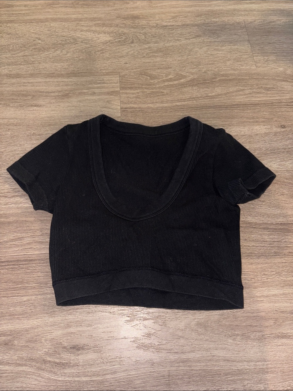 Alo Black Ribbed Crop Top - Women's Short Sleeve - Picture 2 of 2